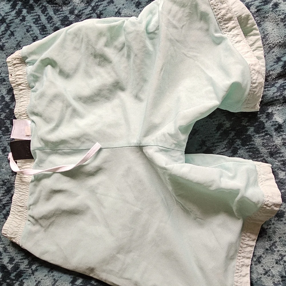 Nike unisex shorts mint color size L‎